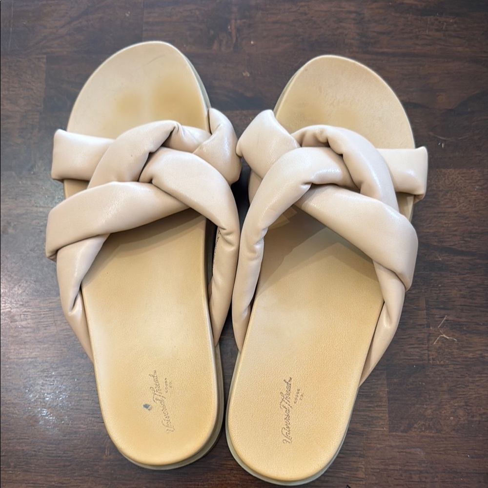Universal Thread Cream Sandals with Cushioned Strap